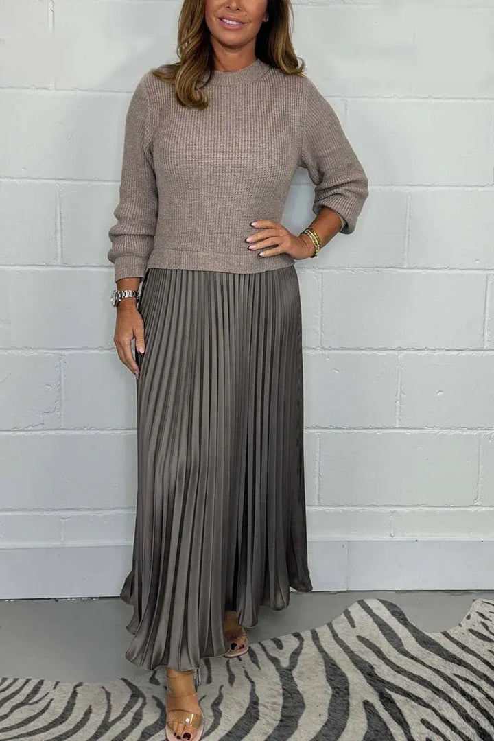 Claudine | La Robe Pull Plissée Élégance et Confort